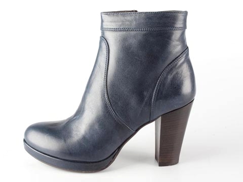 A Pair: ME6130 Leon