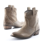Boots - 10