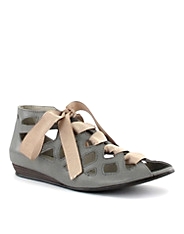 Esmeralda Shoe