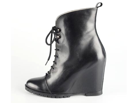Minimarket: Boot Wedge