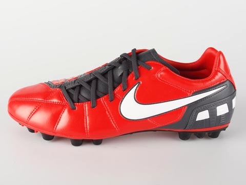 Nike: Total90 Strike III AG 385403-611 Challenge-White