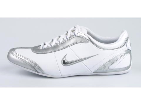 Nike: Wmns Alexi