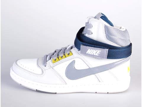 Nike: Wmns Delta Lite Mid