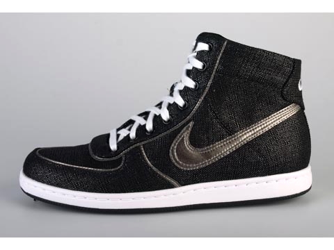 Nike: Wmns Nike Scandal Mid