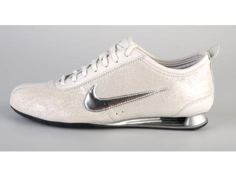 Nike: Wmns Nike Shox Rivalry