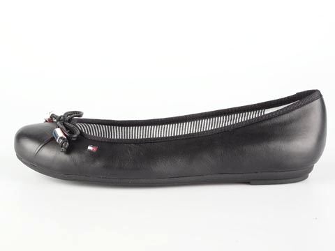 Tommy Hilfiger: Camilla 8