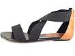 Shoe Biz: Atando